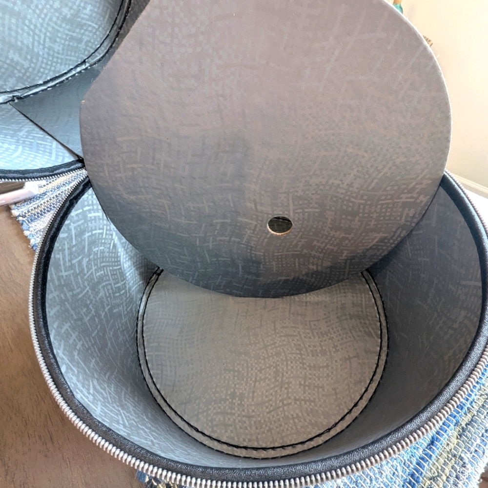 1960's Bagmaster Blue Hat Box wth divider, Working Zipper, Made in Miami Fl, USA - Picture 3 of 10